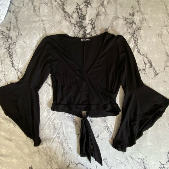 CLASSY BLACK CROP TOP - Picture 5 of 5